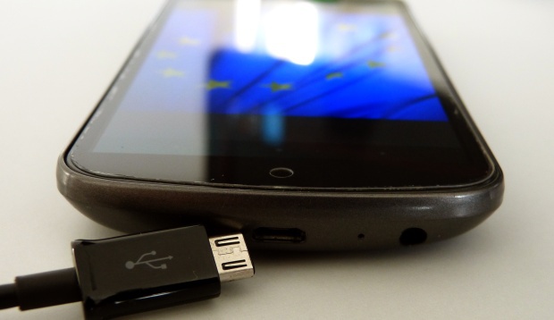 Devi riparare la porta USB del tuo cellulare? Come riparare la porta USB del telefono 2