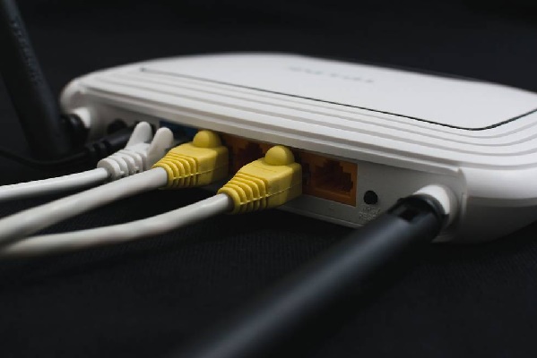 Come configurare un router come ripetitore Wi-Fi e aumentare il segnale Internet a casa? Guida passo passo 1